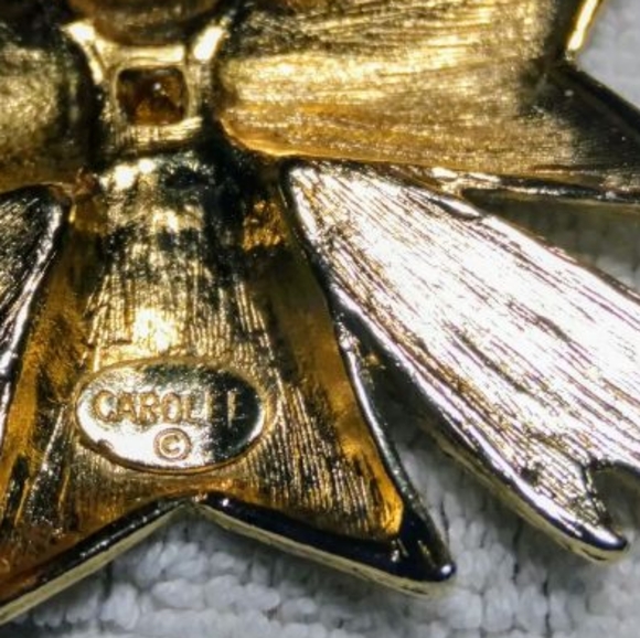 Carolee 2×2" VTG Gold tone cross - Picture 5 of 10